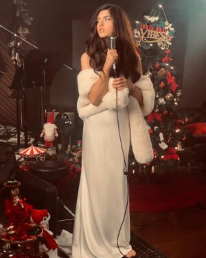 Angelina Jordan Instagram - Merry merry Christmas to all of u❤️ sending all my love🎄✨