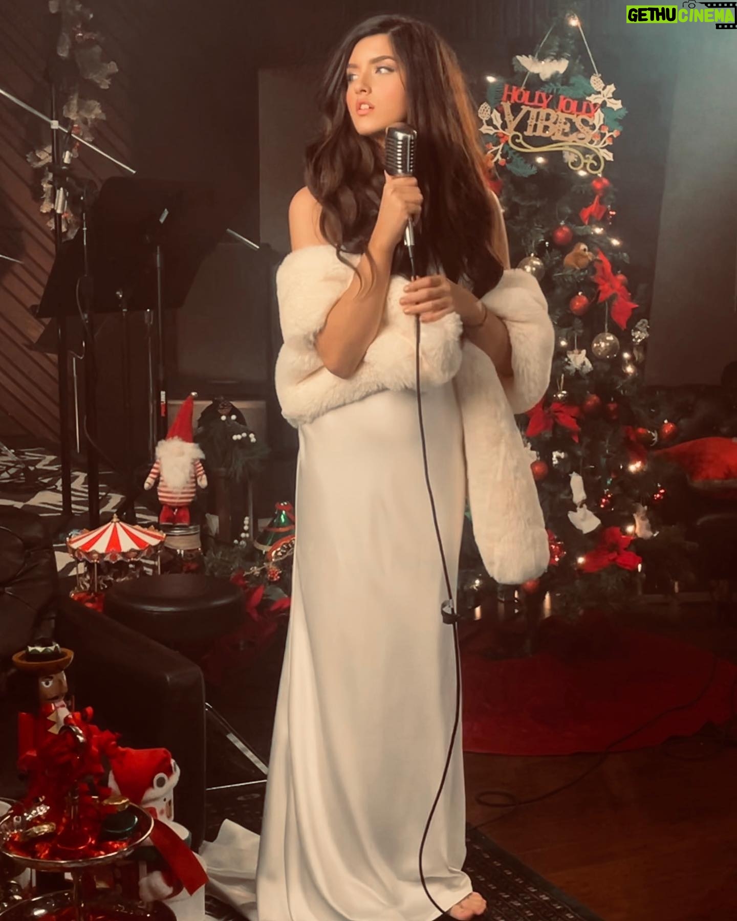 Angelina Jordan - 21.5K Likes - Merry merry Christmas to all of u❤️ sending all my love🎄✨