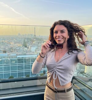 Angélique Mastio Instagram - Just wow, Paris ❤️

🔗 Link in bio ⤵️
🍑 Contenu exclusif 📸
👗 Vinted
🏋🏽‍♀️ PROMO LIQUIDATION @njbodyfit

#fitness #sportive #kohlanta #crossfit #fit #motivation #fitnessLife #gym #sport #bodygoal #poledancer #fun #fitfam #fitnessmotivation #bodybuilding #bikini #fitgirlsfam #poledancer #shape #nutrimuscle #fitfrenchies #fitnessaddict #fitnessgirl