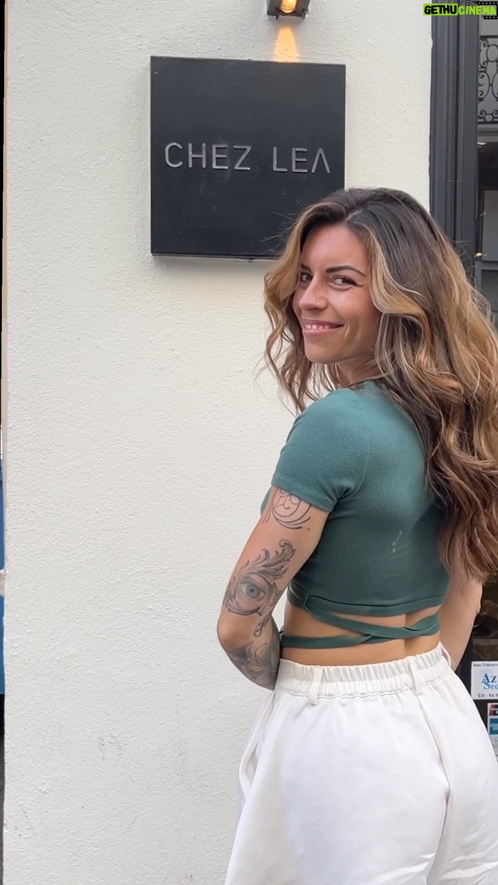 Angélique Mastio - 1.7K Likes - Before -> After by @chez_lea_
4 ans déjà.. depuis que j’ai mis les pieds dans ce salon, je ne l’ai plus jamais quitté 😍
Toute l’équipe est aux petits soins, ce sont toujours des moments super agréable, la qualité du service ne change pas, les techniques évoluent encore et encore, et les résultats sont toujours au rendez-vous !
Merci encore 1000 fois d’avoir sauvé mes cheveux à mon retour de Koh-Lanta, j’ai écouté vos conseils , et je vous ai laissé carte blanche pour vous occuper de mes cheveux. Le résultat est juste incroyable ❤️
LOVE LOVE ❤️
🔗 Link in bio ⤵️
🍑 Contenu exclusif 📸
🏋🏽♀️ My brand @njbodyfit
#fitness #sportive #kohlanta #poledancing #fit #motivation #workout #gym #sport #bodygoal #poledancer #fun #fitfam #fitnessmotivation #bodybuilding #bikini #fitgirlsfam #poledance #shape #nutrimuscle #fitfrenchies #fitnessaddict #fitnessgirl