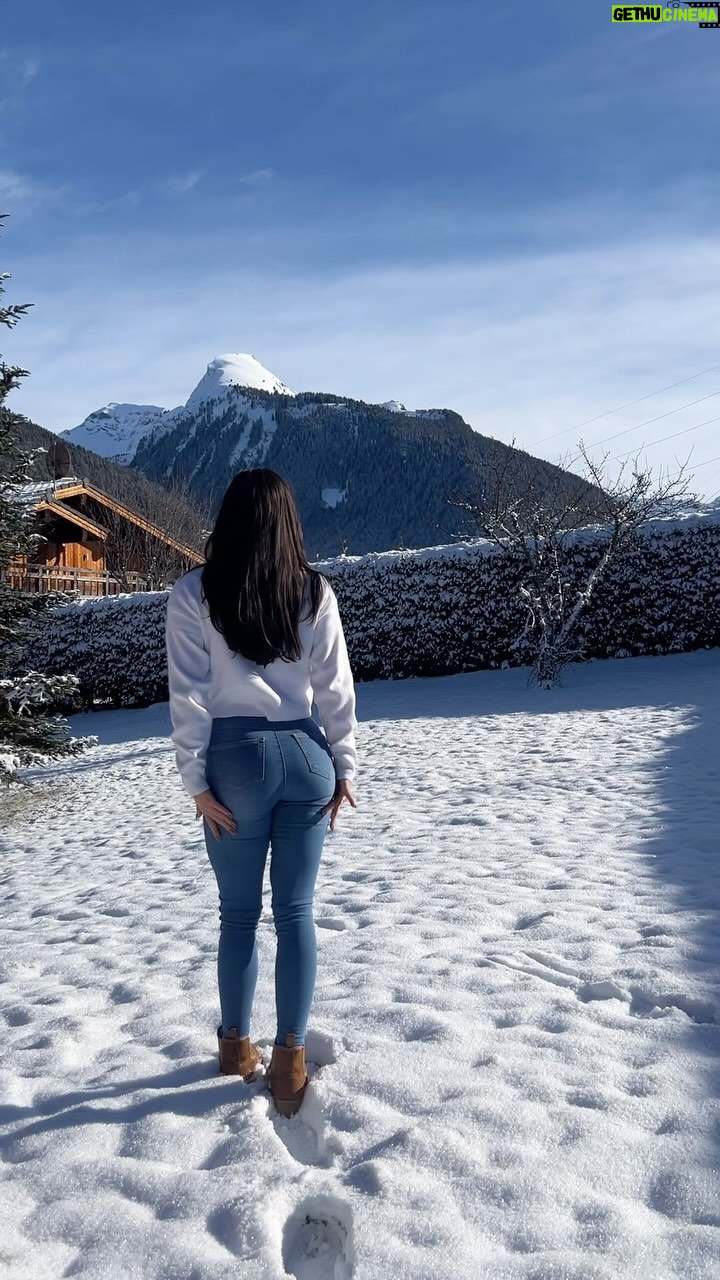 Angélique Mastio - 1.1K Likes - 💥 Plus jamais sans @fitjeans ! 👖
Ils sont confortable, très bien taillé et stretch !
Parfait pour les filles qui ont des formes, et qui comme moi ne trouve rarement bonheur dans les magasins..
J’ai toujours le même problème ! Jeans qui baille au dessus des fesses, la taille trop grande ou les fesses aplatis car mal taillé 😭
Il en existe pour tous les goûts, taille haute, taille basse, slim ou non, et un choix de couleur bien diversifiée 🔥
Alors foncez les girls je valide 🥰
Tu as déjà essayé @fitjeans ?
#fitjeans #ConseilsNutrition #FitGoals #Bien-être
#ObjectifDéfinition #Buts #ParcoursFitness #Fitnessphysique #Fitnessmonde #fitgram #instafitness