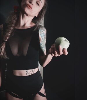 Angie Rae Instagram - 🍏 ₙₒ ₛₑₙₛₑ ᵥₛ. ₙₒₙₛₑₙₛₑ 🍏