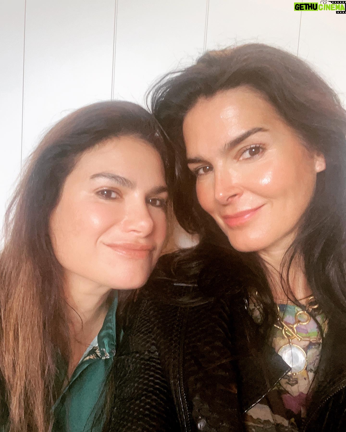 Angie Harmon Instagram - So honored to be at the @emeraldschoolofexcellence luncheon celebrating these amazing kids! @emeraldschoolofexcellence is a private, non-profit high school that supports and educates young people in recovery from mental health and substance use & struggles to earn their HS diploma. The 1st in the Carolinas, one of the largest recovery High Schools in the country. These kids have shown the greatest amount of strength, courage & dedication imaginable! IT IS TRULY A GIFT TO THESE FAMILIES!! contact maryf@emeraldschool.org to know more. Recovery is an upgrade :)β€οΈππΌππΌβ€οΈ #blessed #grateful #impressed