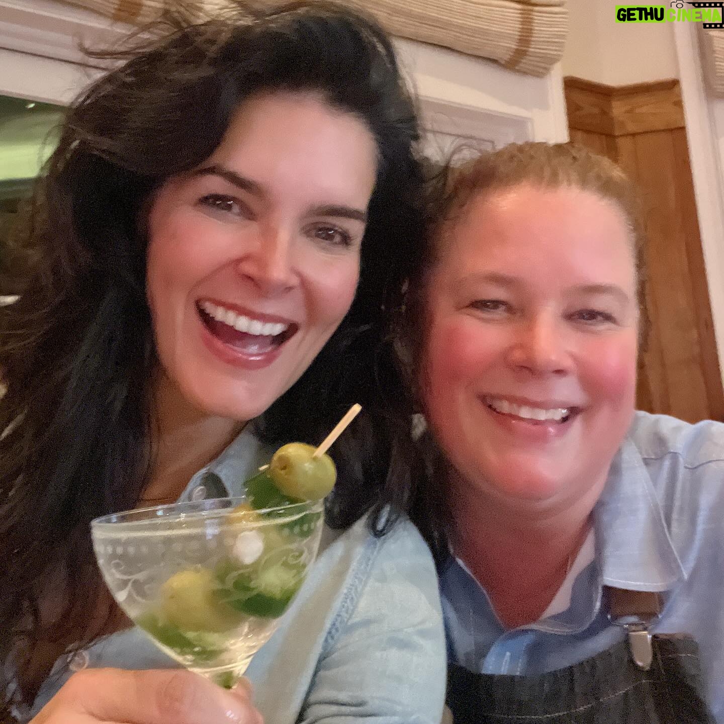 Angie Harmon Instagram - Well THAT was FUN! Thank you to @outsidefndn for an AMAZING DAY!! This incredible organization works hard to support our kiddos to get off their screens & back to playing & spending time outside! Thank you Ron Miele for your support! Love my low country people!! ❤️❤️❤️ #blessed #grateful #lowcountry #lowcountrylife #kiddos #gooutside #kidsinkayaks