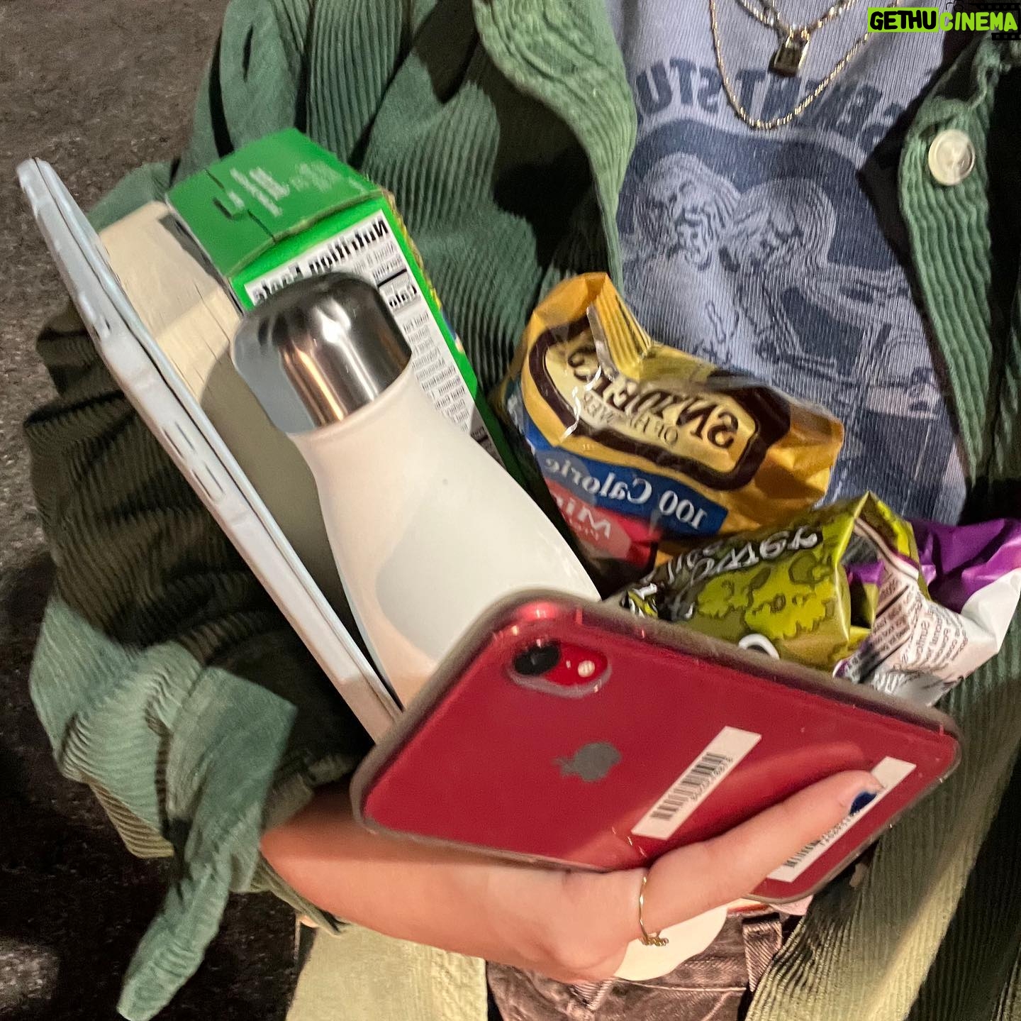 Angourie Rice Instagram - episode 6 of #TheLastThingHeToldMe is streaming now on Apple TV βοΈπͺπΊπ«π¨ also this is my audition to be on @girlscarryingshit. Iβm carrying iPad, waterbottle, book, phone, thin mints, pretzels, cauliflower puffs