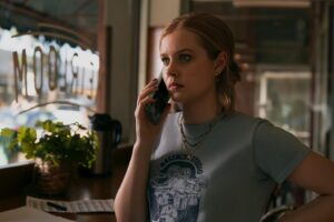 Angourie Rice Instagram - ring ring! I’m calling to let you know that episode 5 of #TheLastThingHeToldMe is streaming now on Apple TV !!!

🏃🏼‍♀️🦇🌉☎️🧳

this is also my official audition to be on @thanks_for_calling