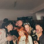 Angy Fernández Instagram - El equipo humano que me va a acompañar en esta aventura es para estar orgullosa. Gracias por vuestra entrega, ganas, humildad, arte, trabajo, impulso, cariño, paciencia e ilusión. Me siento más segura a vuestro lado. ¡¡Vamos a liarla parda!!🙌🏼❤️ ( y hay más profesionales que adoro con los que me gustaría trabajar para este proyecto, pero hay que elegir, cosa que siempre me cuesta. Soy la eterna indecisión) . Lo bueno es conocer a gente que tenga ilusión y ganas y te cuide y les cuides. Que ahora no estéis cerca, no quiere decir que no lo vayáis a estar🌞 Coincidiremos y viviremos cosas chulas. Lo importante ahora es que me siento bien rodeada. Gracias por aceptar esta aventura. Ahhh! Y un sueño la persona increíble que va a diseñar mi vestuario💙 buahhhh🤪 Gracias también an mis compañeros del teatro que me apoyan y han dado facilidades para que pueda cumplir otro sueño. Uno que me daba miedo, y que hace un tiempo no hubiera dado el paso. El miedo paraliza, pero que no nos pueda el miedo amores. Venceremos 🫶🏻 Me merezco disfrutar de esto Gracias gracias gracias #BenidormFest #BenidormFest2024 @benidormfest_rtve