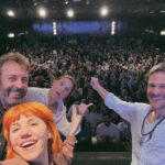 Angy Fernández Instagram - Gracias a todas las almas que estáis viniendo al teatro a ver UNA TERAPIA INTEGRAL y en general, a cualquier teatro 🧡 Gracias por apoyar la cultura. Gracias por vuestras risas y aplausos. ¡Hoy LLENAZO! Estamos hasta el 30 de junio y tiene pinta de que volvemos!!!! YUJUUUU😍 Bendecida por poder dedicarme a lo que me gusta y estar rodeada de compañeros tan talentosos y generosos Seguimos aprendiendo☀️ @clubsmediateatro #TeatroFigaro #TeatroMadrid #UnaTerapiaIntegral