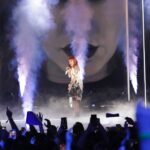 Angy Fernández Instagram – 3 de febrero 2024 
Final @benidormfest_rtve 
Fotos by @rtve 
🤍
GRACIAS a todo mi TEAM. A estas dos niñas bonitas que representaban mis miedos/ la ansiedad/ la depresión y SON PURA LUZ. 
GRACIAS a todos y todas por el cariño y amor que me habéis dado. Me ha llegado muy dentro♥️🌈 

Gracias por dedicar un rato a escribirme, hacerme dibujos, hacer covers de la canción… GRACIAS. 
Cada día más despierta y más consciente de QUIEN SOY ¿Y tú? Puede dar miedo el camino, pero es liberador conocer de dónde vienes, la oscuridad, la luz, lo bello, lo feo. Mirar profundamente dentro de ti (con ayuda suele ser mejor) para saber quién eres y lo que quieres. Hazlo, aunque sea con miedo. Yo esto lo hice con miedo y estoy orgullosa. Los resultados serán mejor de lo que crees…
Tú puedes. Si no puedes hoy, con calma, inténtalo mañana o pasado. Paciencia contigo. Compasión contigo.
Un abrazo enorme y gracias otra vez.