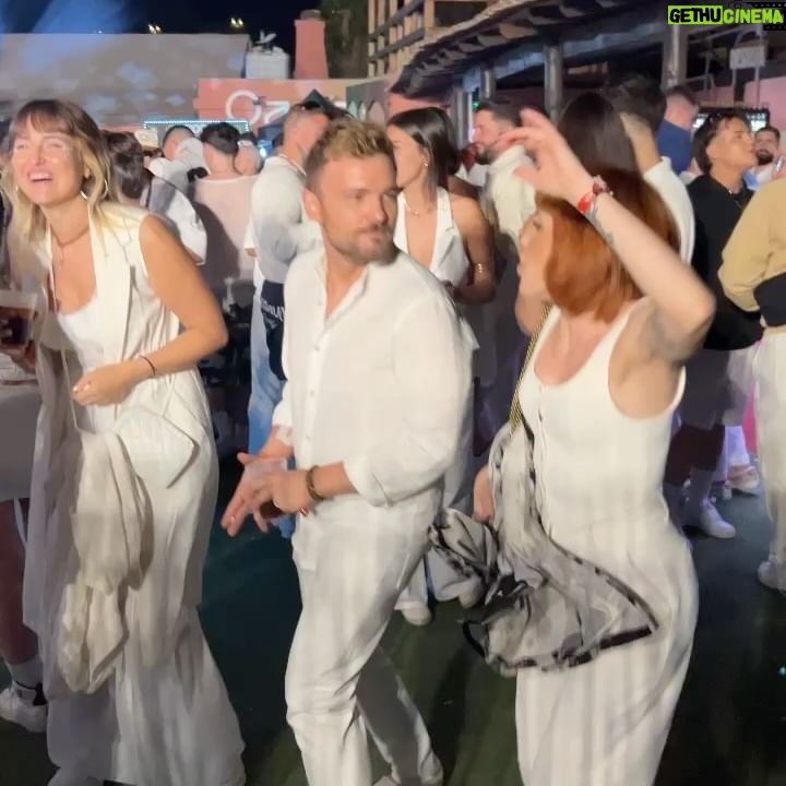 Angy Fernández Instagram - La que monta @ronbarcelospain con DESALIA es increíble. Llevan años y años liandola y por fin he podido asistir. Gracias por sacarme de fiesta en este #Desalia2024 y hacer que lo pasemos tan bien. Música, buen rollo,buena compañía, sol, mar, mojito… vamos, queda inauguradisimo mi verano 🥰 Publi Disfruta de un consumo responsable 37,5º