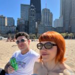 Angy Fernández Instagram – He venido a ver a @thepepenufrio a Chicago porque está 3 meses aquí para hacer el musical #guysanddolls como Sky Masterson 🤍 🙌🏼👏🏻🌟
(Está BRUTAL!!! Jejeje)

En su día libre, hemos ido a la ciudad,que es muy bonita. Me ha sorprendido mucho. 
Agradecida por esta semana
We are a great team🧡💙

El sábado me toca a mí estar de vuelta en el 🎭 con jet lag, seguramente…

‼️ Atención ‼️ 
Detrás de estas fotos donde hay felicidad y amor, ha habido y sigue habiendo trabajo. 
No idealicemos todo lo que vemos en las redes.
Una relación no es sana por arte de magia.
¿Por qué lo digo? 
Porque algunas películas, las redes y lo que hemos vivido en casa igual nos hace creer que el amor es de una determinada manera, pero NO. 
¿Cómo quieres que sea tu relación? Atráela. Constrúyela.
La base es amor incondicional, comunicación, respeto y confianza.
Todos venimos con taras de otras relaciones o de la vida misma y las proyectamos en las relaciones actuales. Sobre todo en relaciones de pareja. Darse cuenta de que eso pasa y trabajar para sanarlo es la clave. 
Requiere trabajo, pero merece la pena :)
Hablo desde mi experiencia. No soy una profesional de esto, pero ya sabéis que me gusta a mí un consejito y una realidad…

Os mando besos grandes