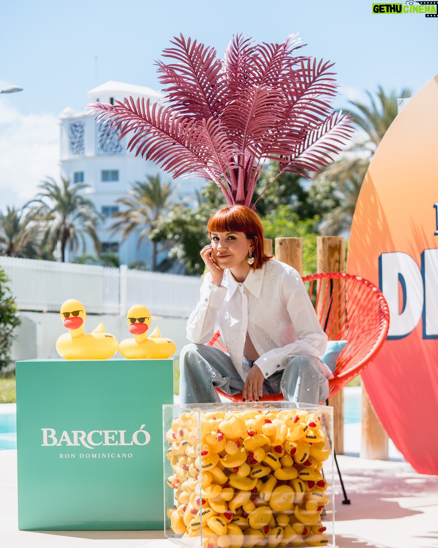Angy Fernández Instagram - La que monta @ronbarcelospain con DESALIA es increíble. Llevan años y años liandola y por fin he podido asistir. Gracias por sacarme de fiesta en este #Desalia2024 y hacer que lo pasemos tan bien. Música, buen rollo,buena compañía, sol, mar, mojito… vamos, queda inauguradisimo mi verano 🥰 Publi Disfruta de un consumo responsable 37,5º