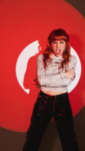 Angy Fernández Instagram - Sé quién soy YA DISPONIBLE EN TODAS LAS PLATAFORMAS!!!!!❤️‍🔥❤️‍🩹 @sonymusicspain @dinomedanhodzic #thomasgson Thanks @sanchezohlsson por impulsarme, junto a @tomylimeres 💙 Gracias @cesar_grooveart por tu profesionalidad Gracias @laiapratsx y @elenaruedal por vuestras voces :) Gracias @vicvandekamp por el vídeo 👁️ y a @_luluperez_ y @dannizu por ponerme guapa 🌹 Gracias a todxs por escucharla🤘🏻