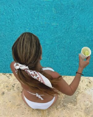 Anick Dumontet Instagram - Je suis 💯% une fille de plage et de mer, mais je suis aussi fois mille, une grande amoureuse des piscines… tsé là où je suis certaine qu’aucun poisson ne viendra me surprendre et me faire crier pour rien! 😅

Dans notre section, The Reserve, nous avions nos piscines privées… un oasis de paix et de calme! 🏝️🫶🏼
Vous êtes plus piscine ou mer? 

@paradisusbymelia_eng