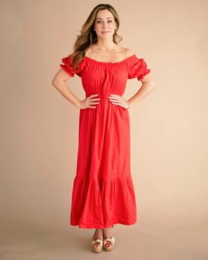 Anick Dumontet Instagram - La robe maxi, effet maxi wow! 😍
Superbe robe en popeline de coton avec détails de dentelle aux manches. Ici, en rouge vif et aussi disponible en blanc pour un look romantique. 

Cette semaine jusqu’à dimanche 12 mai, 25% de rabais sur toutes les robes @lesmagasinscpc 

#robe #mode #happy