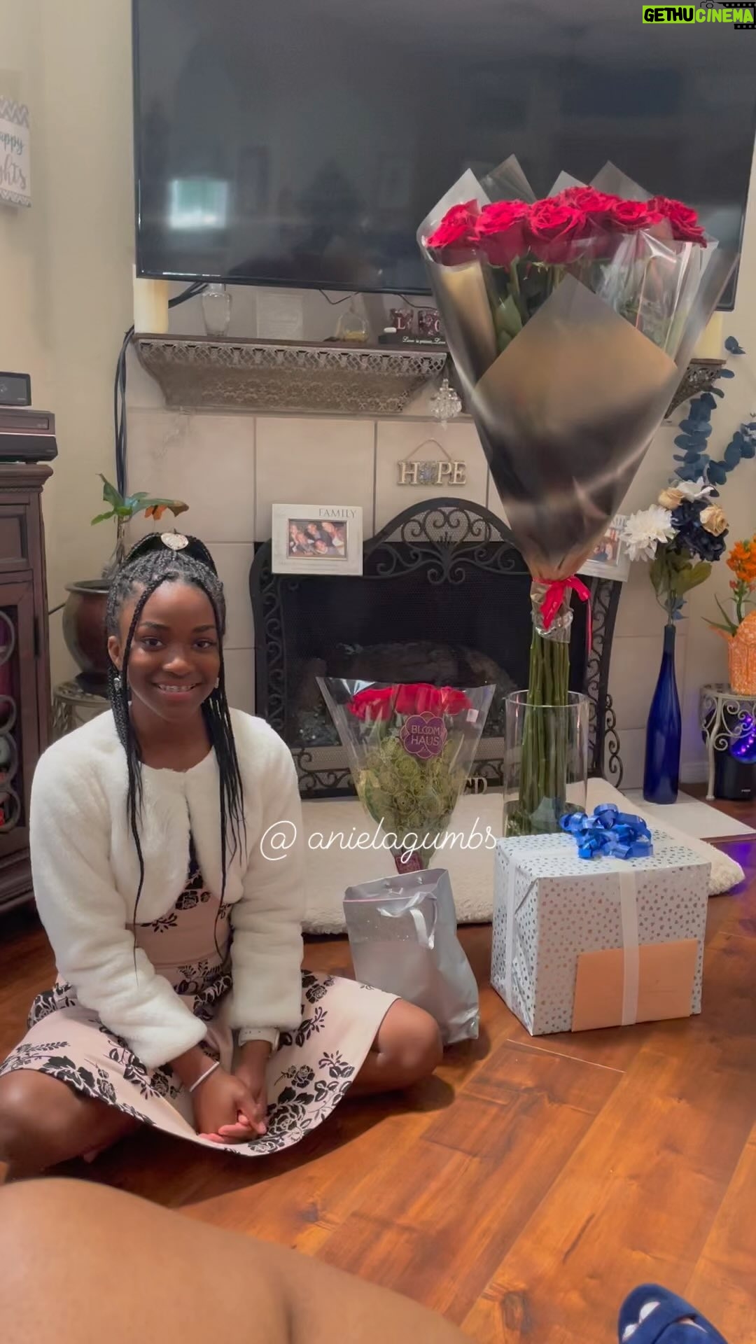 Aniela Gumbs Instagram - Wishing a great Mothers Day to all the Mothers, we celebrate you #MothersDay #cute #sweet #family #actress #cast #pretty #like #comment #follow #love @genasextongumbs @therealdebbieallen @ellenpompeo @shondarhimes @seekellymccreary @caterinascorsone #kissesandhugs