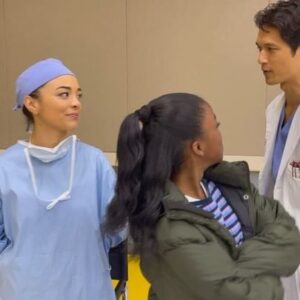 Aniela Gumbs Instagram - Chatting with the interns . #GreysAnatomy #favoritecolors @greysabc @abc @Disney #Zola #AnielaGumbs  #lovetoact #like #comment #follow #love