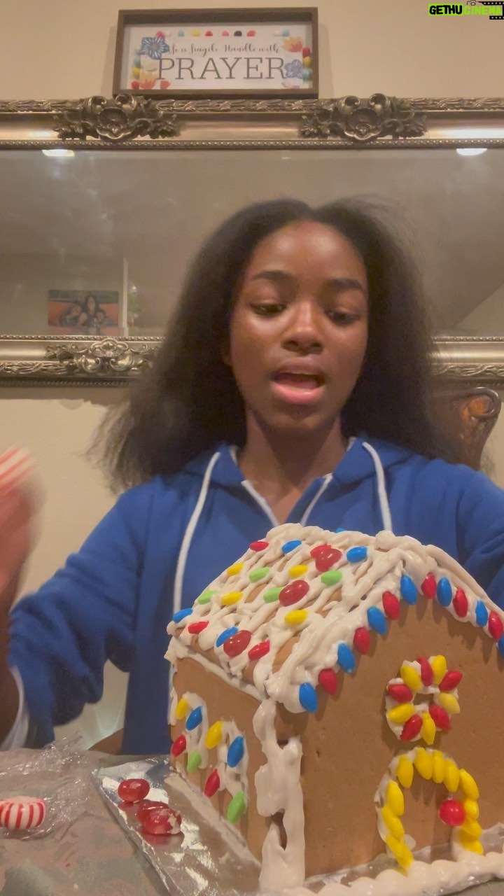 Aniela Gumbs Instagram - Happy Holidays Gingerbread house building #food #treat #fit #fun #cute #bestvideo #instagood #greysanatomy #zola #actress #historymaker #anielagumbs #christmas #like #comment #follow #love