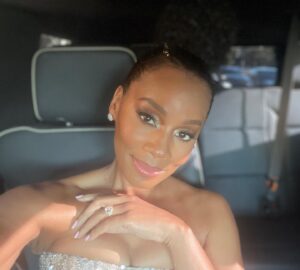 Anika Noni Rose Instagram - Places to go, movies to see
🧜🏽‍♀️

Face: @billieegene 
Hair: @ryanburrellhair 
Dress (2Bseen): @marianebechara 
Styled by: @jasonrembert