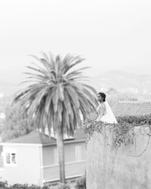 Anika Noni Rose Instagram - If there’s one thing you can expect from the wedding of a Tony Award-winning singer and her music-loving husband, it’s great music. 🎤And that’s exactly what @anikaaroundtheworld and
@jasondirden's ceremony and reception delivered. Check out all the details from their big day in The Music Issue at the link in bio. 
📷: @adonyejaja
🎥: @elysiumweddings
💐: @offerings.co
👗: Gbemi Okunlola of @alonuko_bridal
👰‍♀️: @anikaaroundtheworld 🤵‍♂️: @jasondirden