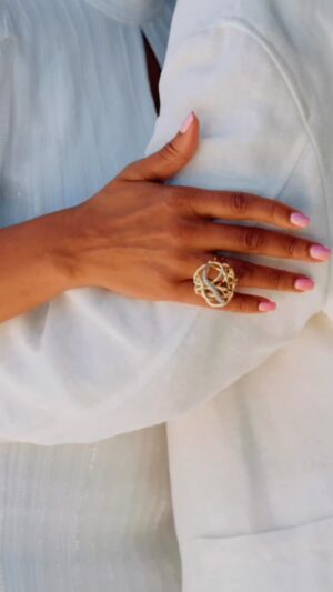 Anika Noni Rose Instagram - So excited about being able to finally share these visuals! Thank you again to Munaluchi Bride and all these amazing creatives who made this possible.💍❤️

Link to the article, more pics, and💫preorder Hard Copy 💫in my bio
👰🏽‍♀️❤️🤵🏽‍♂️

Reposted from @munaluchibride Heating up your timeline with this 🔥 video! We just love @anikaaroundtheworld and @jasondirden ‘s love! ⁠
⁠
Head to the link in our bio to read their love story and see more images from our editorial. ⁠
⁠
#munasummer23 on digital newsstands now and available for pre-order. ⁠
⁠
✨ Creative Team ✨⁠
⁠
Creative Direction: @jackienwobu @munaluchibride⁠
Shot on Location: @sandalsroyalcuracao⁠
Photography: @photosbyreem⁠
Cinematography: @unleashedvizuals⁠
Hairstylist: @ryanburrellhair⁠
Makeup Artist: @meccadickerson⁠
Wardrobe Styling: @jasonrembert (@kirstenmcgovern for Anika; @mrjla Jarrett Meilleur for Jason)