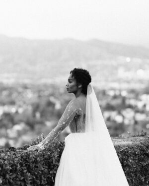 Anika Noni Rose Instagram - If there’s one thing you can expect from the wedding of a Tony Award-winning singer and her music-loving husband, it’s great music. 🎤And that’s exactly what @anikaaroundtheworld and
@jasondirden's ceremony and reception delivered. Check out all the details from their big day in The Music Issue at the link in bio. 
📷: @adonyejaja
🎥: @elysiumweddings
💐: @offerings.co
👗: Gbemi Okunlola of @alonuko_bridal
👰‍♀️: @anikaaroundtheworld 🤵‍♂️: @jasondirden
