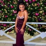 Anika Noni Rose Instagram – Hope your holiday season has been 
Merry
Bright
And more than a little fun!

With love from your “sugar rum fairy”.
💋

Fab frock(bunched from dancing💃🏽): @oscardelarenta 
Face: @meccadickerson 
Hair: @theglamdiaryy 

Styled by: @jasonrembert 
Asst: @kirstenmcgovern 

Jewels: @nadrijewelry 

#Motown #DukeEllington #CenterTheatreGroup #oscarDeLaRenta #Plum #sugarplum