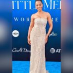 Anika Noni Rose Instagram - What a wonderful night at #TheLittleMermaid! @hallebailey, you are a beautiful Ariel! @awkwafina and @daveeddiggs, both of you were hoots. @melissamccarthy, just fantastic! ————— Styling @jasonrembert Asst: @ww.ilt @chaquita_bee Hair @ryanburrellhair Face @billieegene Gown @marianebechara #PrincessTiana at #thelittlemermaid 🧜🏽‍♀️ #DisneyPrincess #MarianeBechara
