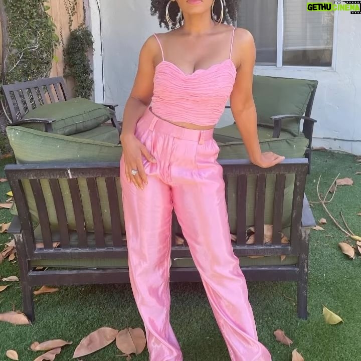 Anika Noni Rose Instagram - Just out here teaching these LA leaves how to Fall. A little press for #LetTheRightOneIn. 🩸 Face: @meccadickerson Hair: Me (Detangle/moisture @taliahwaajidbrand & @aveda nutriplenish oil) Wearing pink perfection by @_aje_ Shoes: @aldo (surprise!) Styled by @jasonrembert Asst: @ww.ilt #PinkCashmere (but not really) #Fashion #FallFashion #Aje #JasonRembert #Showtime #Pink #Confection #PinkPantser #PrettyInPink