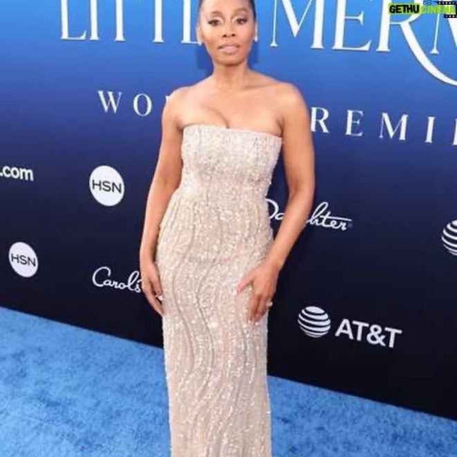Anika Noni Rose Instagram - What a wonderful night at #TheLittleMermaid! @hallebailey, you are a beautiful Ariel! @awkwafina and @daveeddiggs, both of you were hoots. @melissamccarthy, just fantastic! ————— Styling @jasonrembert Asst: @ww.ilt @chaquita_bee Hair @ryanburrellhair Face @billieegene Gown @marianebechara #PrincessTiana at #thelittlemermaid 🧜🏽♀️ #DisneyPrincess #MarianeBechara