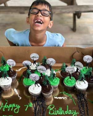 Anila Sajja Instagram - So many wonderful things to CELEBRATE this weekend at the SAJJA household!! AVIR turning BIG 7 and ARYANA’S HIP HOP performance!! 🎉💐🥳💕💙🎂 #thesajjafamily #birthdaycelebration #hiphopperformance #turning7yearsold❤️🎂 #hiphopdance #rispa #treetop