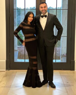 Anila Sajja Instagram - Life is better with you by my side. @kiransajja_md 🖤🖤🖤
.
(Link to look in my stories) 
.
#anilasajja #drkiransajjamd #oculofacialplasticsurgeon #topdoc #thesajjafamily #couplegoals #indianamerican #fashioninspo #fashionblogger #fashioninfluencer #atlantainfluencer #atlinfluencers #southasianinfluencer #m2m #momsofinstagram @sharetheloveatll