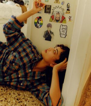 Anjali Sivaraman Instagram - An afternoon with @amitabhbachpan 📸

Shirt was thrifted

Ps, can anyone guess which anime this song is from?