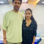 Anjana Mohan Instagram - @thedeverakonda ❤️🥰such an amazing actor to work with… super talented… jovial and witty…had a great time talking to you as well. #familystar . #vijaydevarakonda #telugu #familystar #anjanamohan #telugumovie #actor #superstar #telugumovie #movie