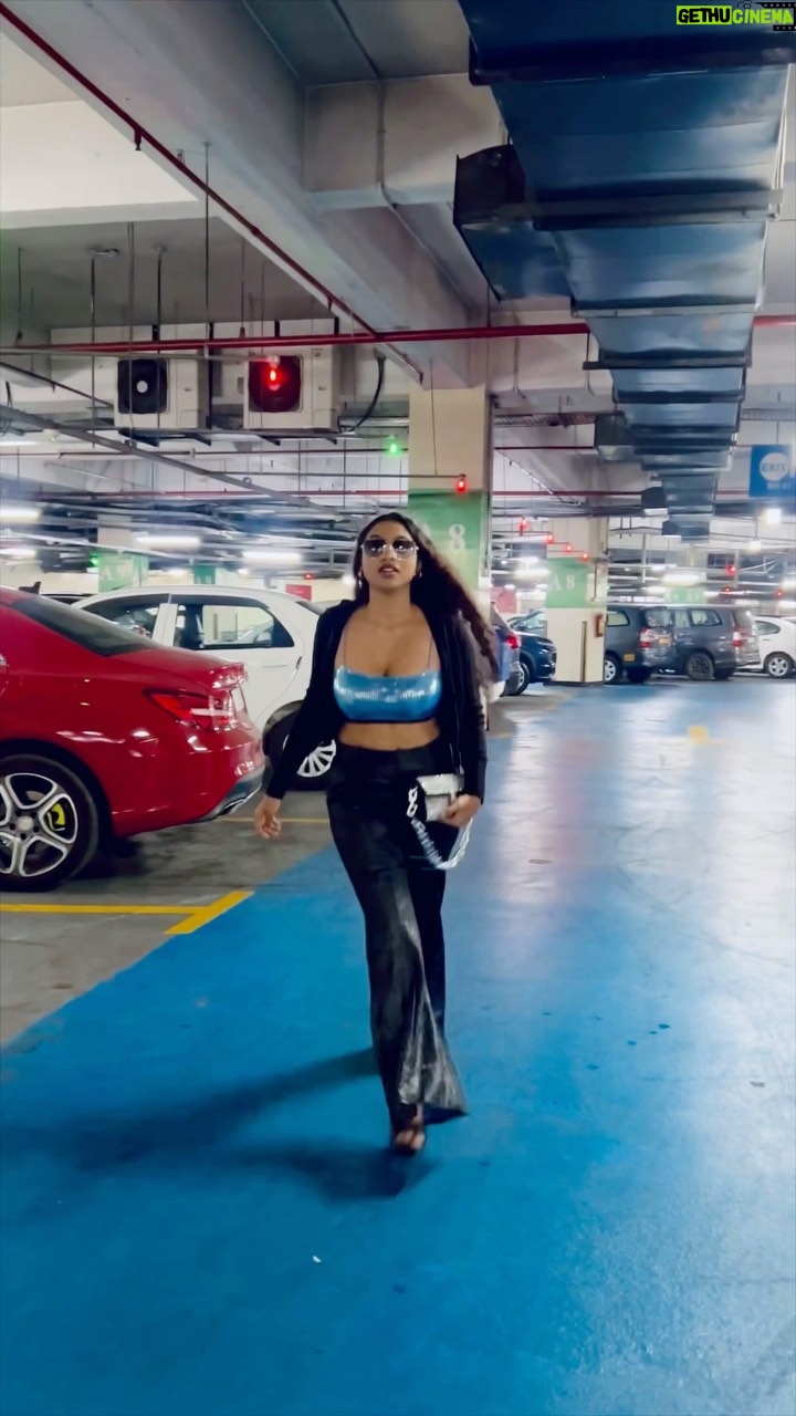 Anjana Mohan Instagram - Dress up your mind 🫰🔥 #transformation #transitionreels #fashionmodel #trending #trendy #lookoftheday #beauty #attitude #trendingreels #instagood #reels #reelitfeelit #reelsviral #hot
