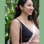 Anjana Mohan Instagram - Smile please 😊 #smile #sunday #anjanamohan #beauty #makeup #saree #sareelove #sareelook
