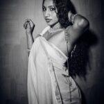 Anjana Mohan Instagram - Photography ,styling: @abhijithretouch #photography#classy #traditional #kerala #vintage #vintagefashion #model #retro #india #pose #blackandwhite #viral #malayali #beauty #makeup #concept #art #jewllery