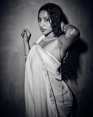 Anjana Mohan Instagram - Photography ,styling: @abhijithretouch 

#photography#classy  #traditional 
#kerala #vintage #vintagefashion 
#model #retro #india #pose 
#blackandwhite #viral #malayali 
#beauty #makeup #concept 
#art #jewllery