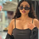 Anjana Mohan Instagram - Which one is your favourite? . Click : @abhijithretouch #anjanamohan #black #outfit #photography #iphone15 #phonephotography #hot