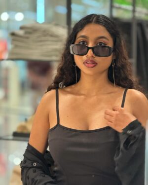 Anjana Mohan Instagram - Which one is your favourite?
.
Click : @abhijithretouch 
#anjanamohan #black #outfit 
#photography #iphone15
#phonephotography #hot