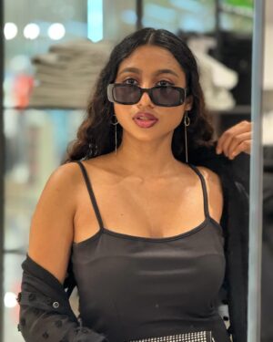 Anjana Mohan Instagram - Which one is your favourite?
.
Click : @abhijithretouch 
#anjanamohan #black #outfit 
#photography #iphone15
#phonephotography #hot