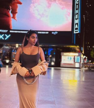 Anjana Mohan Instagram - #anjanamohan #uae #fashion #style #outfit 
#lookoftoday #beauty #attitude #photography 
#iphonography