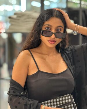 Anjana Mohan Instagram - Which one is your favourite?
.
Click : @abhijithretouch 
#anjanamohan #black #outfit 
#photography #iphone15
#phonephotography #hot