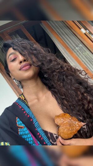 Anjana Mohan Instagram - കേരളത്തിലെ മഴ അത്  ഒന്നൊന്നര വൈബ് ആണ് 
.
#rain #kerala  #mansoon  #vibe