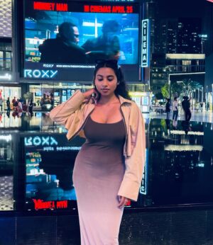 Anjana Mohan Instagram - #anjanamohan #uae #fashion #style #outfit 
#lookoftoday #beauty #attitude #photography 
#iphonography