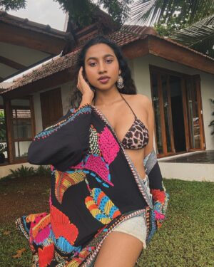 Anjana Mohan Instagram - Self portrait ❤️
#selfportrait #anjanamohan