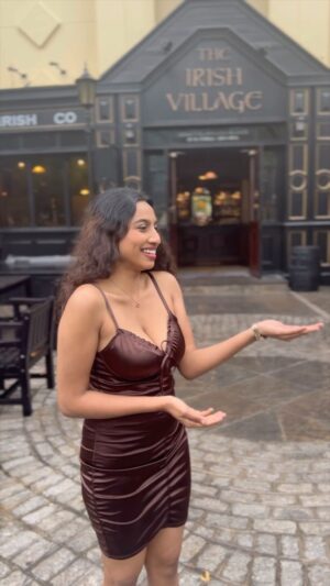 Anjana Mohan Instagram - Experiencing rain in Dubai 
.
#dubai #uae #dubai🇦🇪 #dubailife 
#rain #happy #anjanamohan #actor 
#actress #beauty #arab #arabgirls 
#al #vlog #travel#reelsinstagram 
#trending #trendingreels