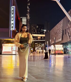 Anjana Mohan Instagram - #anjanamohan #uae #fashion #style #outfit 
#lookoftoday #beauty #attitude #photography 
#iphonography