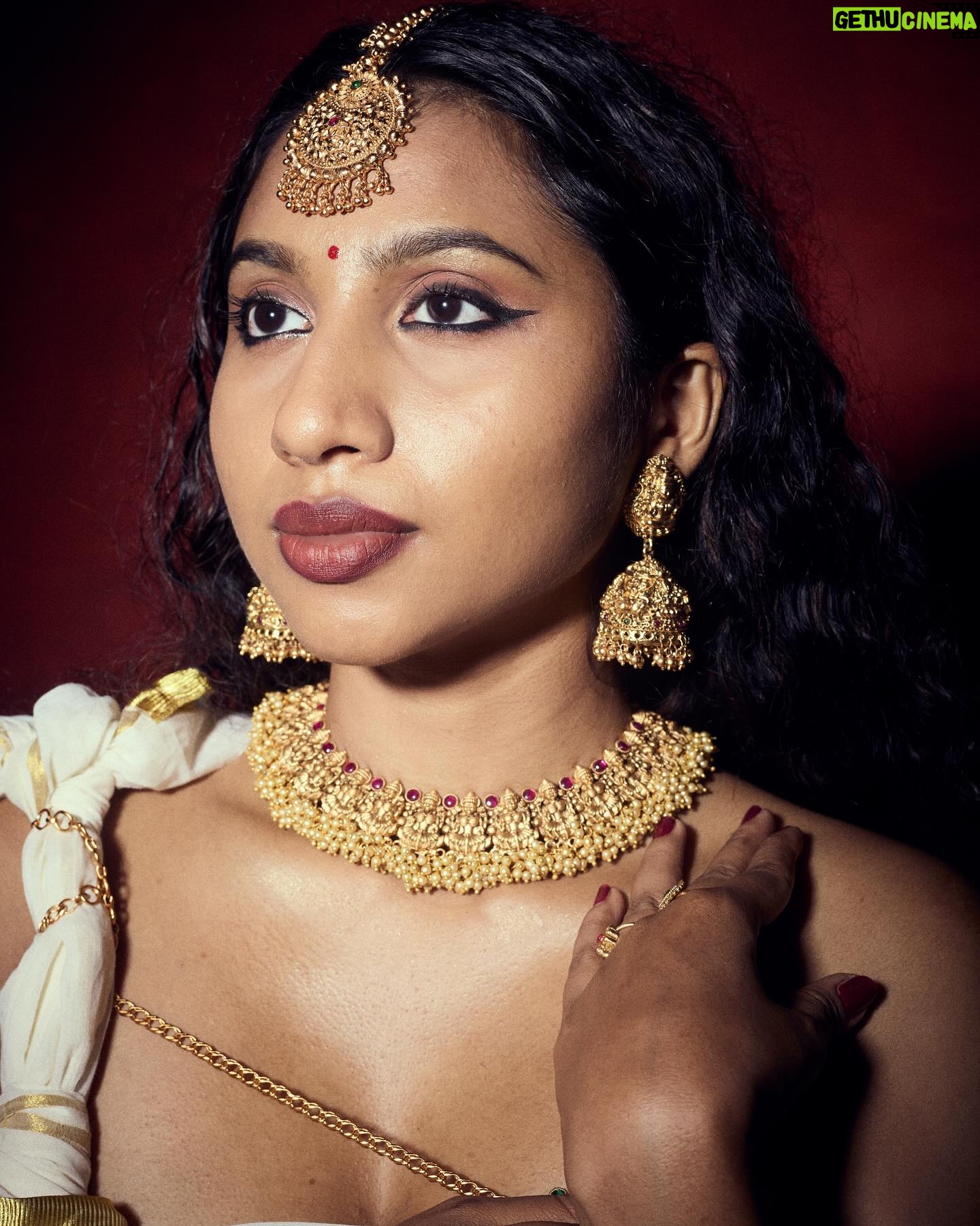 Anjana Mohan Instagram - Photography: @abhijithretouch Jewellery : @parakkat_jewels . #classy #photoshoot #beauty #kerala #traditional