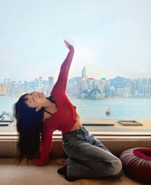 Anjaylia Chan Instagram - 休息，是為了走更遠的路，奔赴去那未知的恩典。
有時候不停一下真的會累得走不下去…

當你以為是夕陽，以為等着的就是黑夜，卻未曾想到，其實還有明天喔。

#takeabreak #youdeserveit 
@hongkongregent #regenthongkong @nobuhongkong